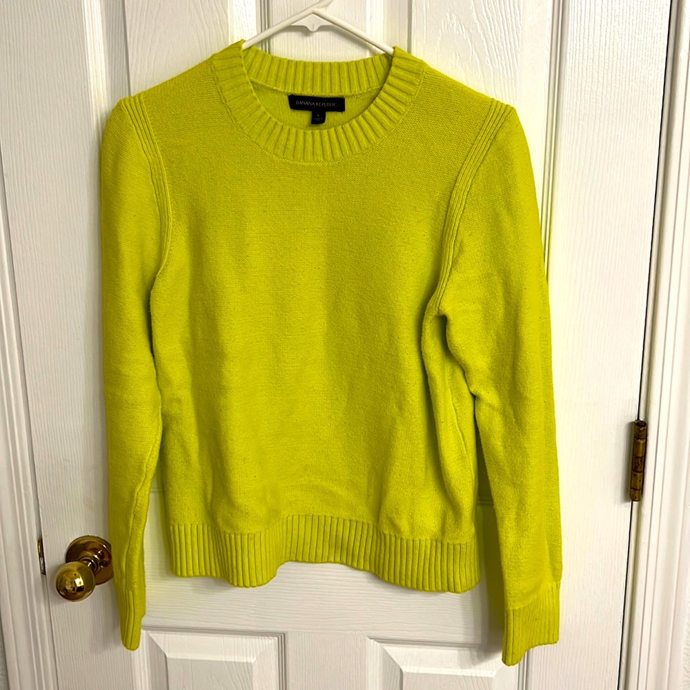 Banana Republic lime green sweater